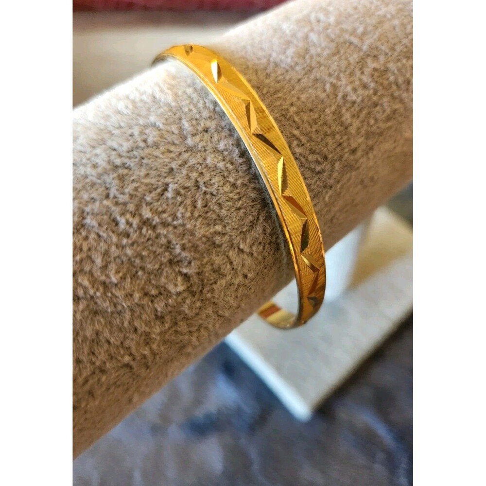 Vintage Crown TRIFARI Textured Bangle Bracelet Gold Tone